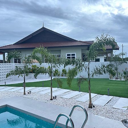 קואלה טרנגאנו Home In Terengganu With Private Pool מראה חיצוני תמונה