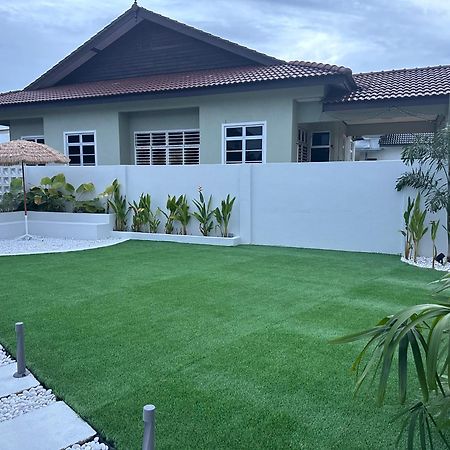 קואלה טרנגאנו Home In Terengganu With Private Pool מראה חיצוני תמונה